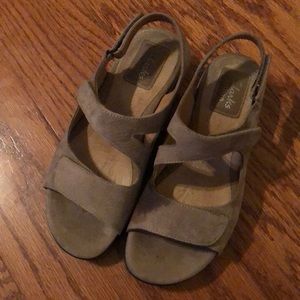 Clarke’s Artisan Padded Comfortable Sandals